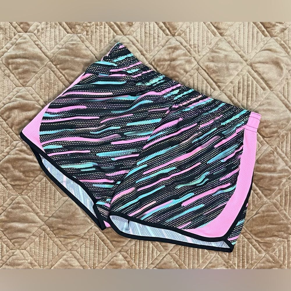 EUC Girl’s Xersion quick dri shorts with lining.